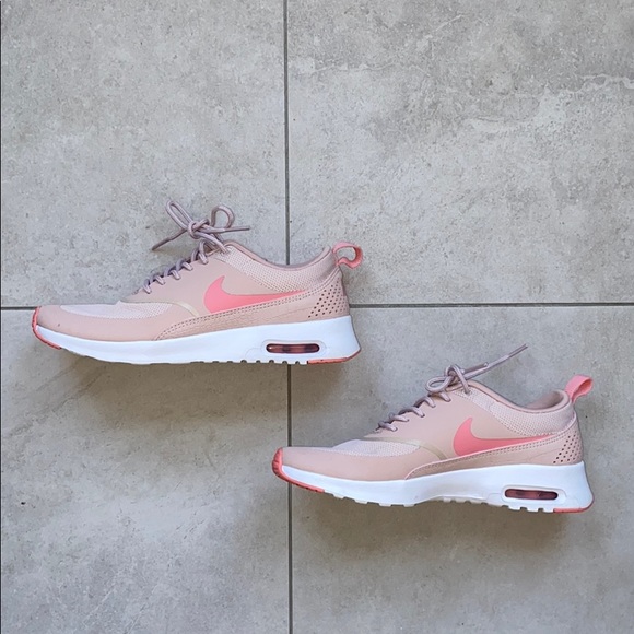 Nike Shoes - Nike Air Max